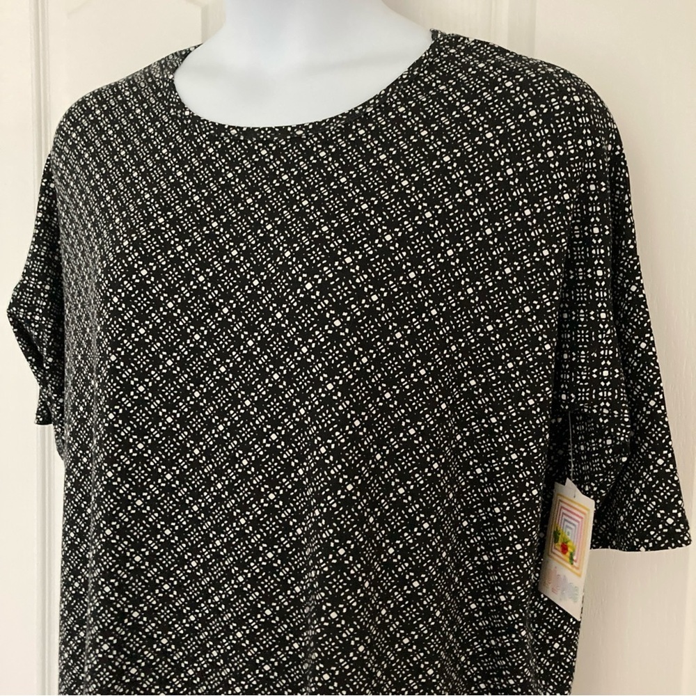 NWT LuLaRoe Irma Woman’s size L black and white tunic top NWT
